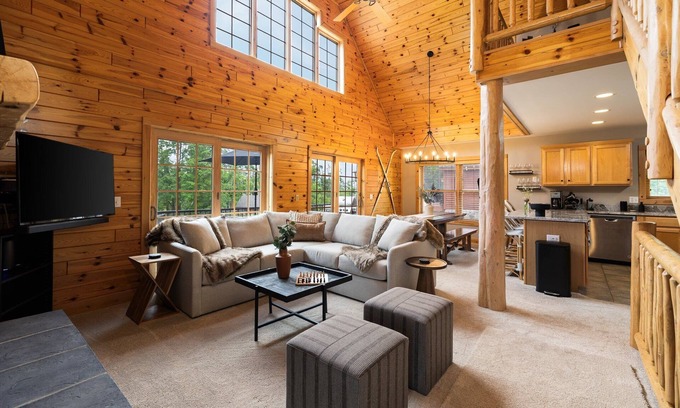Gaylord Cabin | New cozy 4-bedroom cabin 100yrd from golf/ski with WiFi, AC in brilliant Gaylord