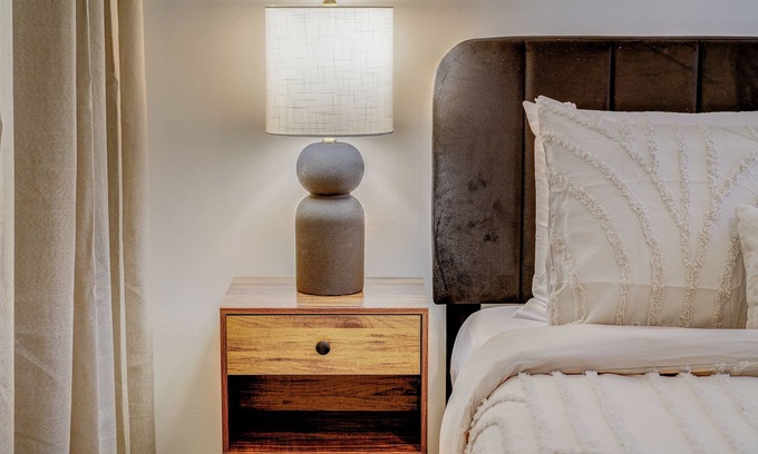 Victoria West House | New! Cozy BoHo Chic City Cottage