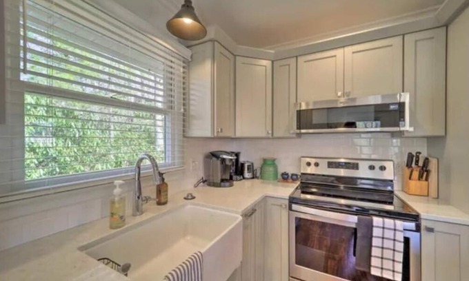 Newland Cabin | NEW! Cozy cabin minutes from Grandfather Mtn, Banner Elk, golf and pool too!
