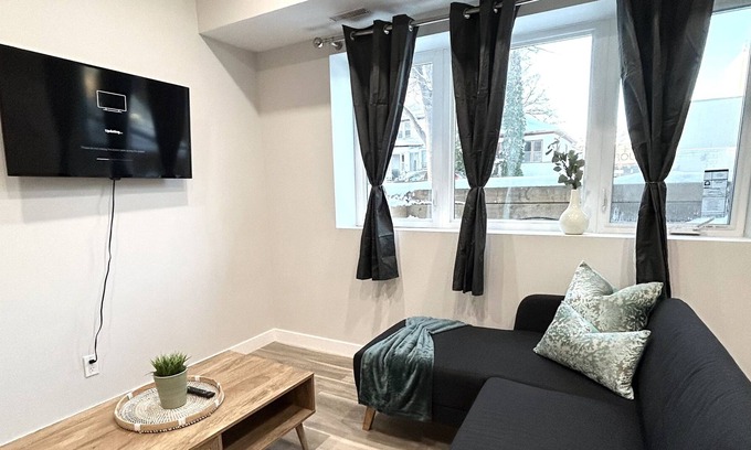 Winnipeg House | New&CozyBasement suite|Free Parking
