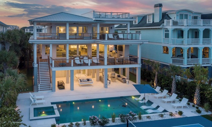 Isle of Palms House | NEW CUSTOM HOME~ 620 Ocean Blvd. Now booking! Pickleball, Bocce Ball, Putting Green, Pool/Spa