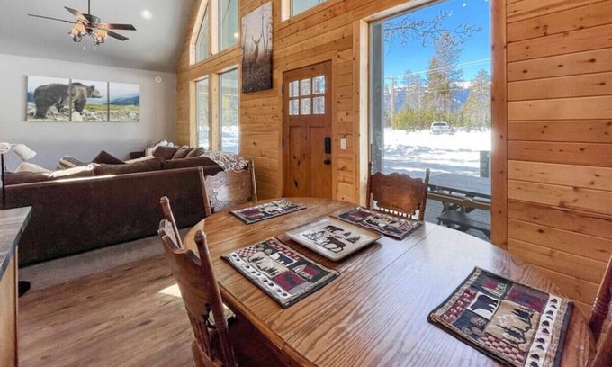 Fir Grove Estates Cabin | New! Cute Donnelly Cabin Near Beach