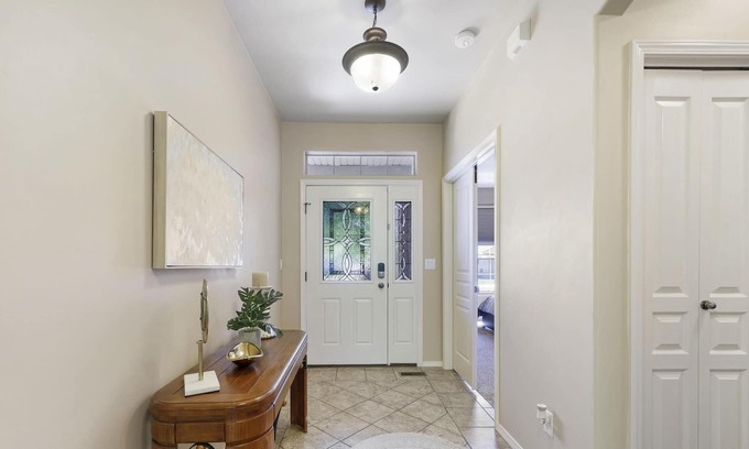 Twin Falls House | NEW, Desirable location, Sleeps 7! Garage Parking!