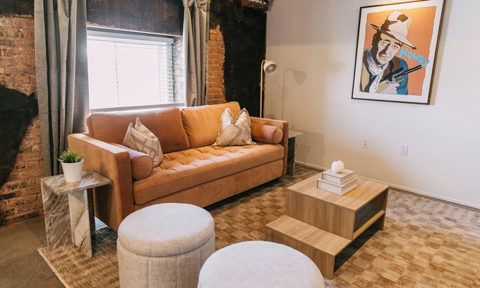 Downtown Memphis Apartment | NEW Downtown Apartment w/Free Parking! Walk to Orpheum, Fedex Forum, and Beale!