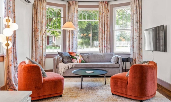 Luray House | *NEW* Downtown Darling - walk to Shops+Dining+Brewery