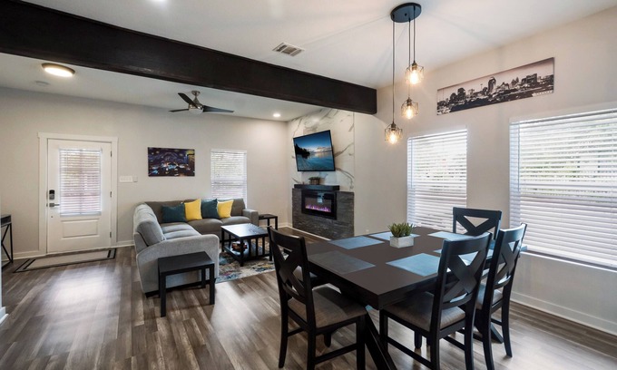 Downtown San Antonio House | New! Downtown family getaway!