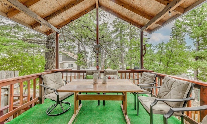 Cloudcroft Cabin | NEW! Eagle's Nest - Hot Tub, Deck & Prime Location