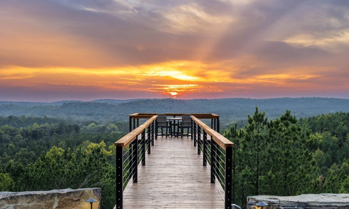 Broken Bow House | New Epic Mountain Top Cabin/Stargazer's Dream/Families or Weddings/Hot Tub