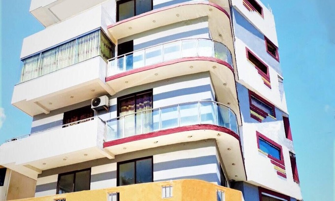 Nugegoda Condo | New Fully Furnished 3 BR AC Condo with Hot tubs with Power Backup in Colombo