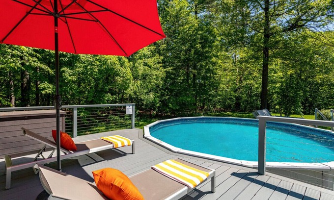 Mount Marion House | NEW: Fabulous Pool Oasis w/hot tub in Saugerties