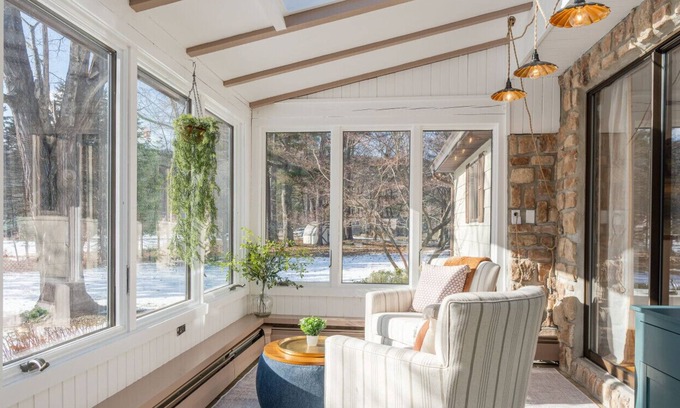 Narrowsburg House | NEW: Fabulous Riverfront w/Sunroom, Walk to Town!