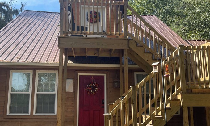 Conway Apartment | New "Fall" Look - 2 BR Loft Suite - 520 sf - balcony - deck - private entrance