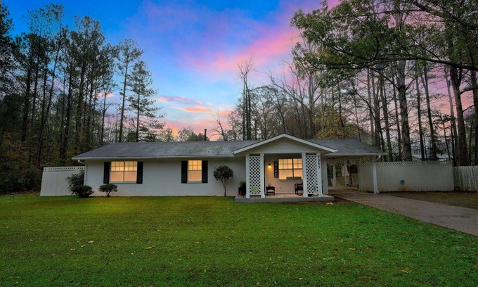 Powder Springs House | NEW! Family-Friendly 3BR Oasis in Powder Springs