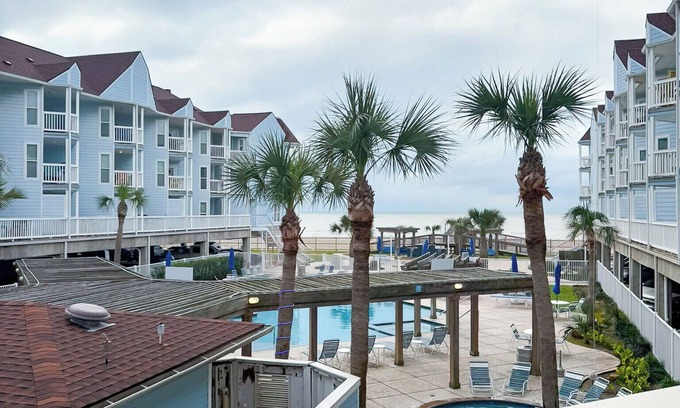 Galveston Condo | NEW Family Friendly, Beachfront Condo w/Private Access to the Beach