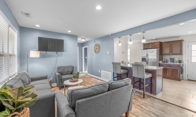 Buckroe Beach House | [NEW] Family Style 5BR Home Mins From Buckroe Beach