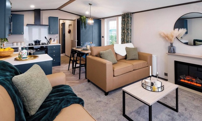 Blackford Ski Chalet | New for 2023. Contemporary 3 bedroom lodge at Green Meadows Country Park.