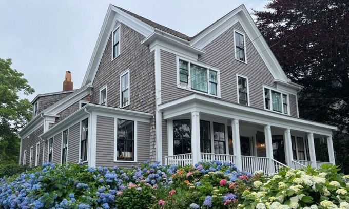 Woods Hole House | New for 2023! Steps to all Woods Hole has to offer.