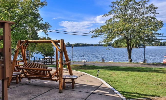 Minocqua Condo | NEW! Fully remodeled condo on Lake Minocqua!