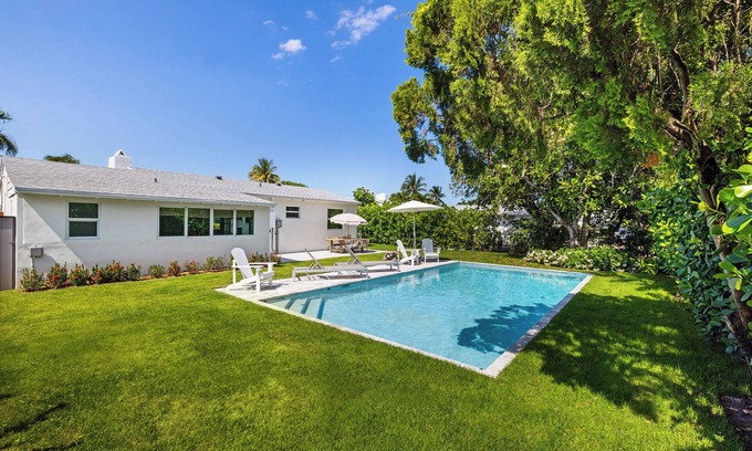 Southside House | New! Fully Renovated Luxurious Villa in SoSo with Pool in West Palm Beach
