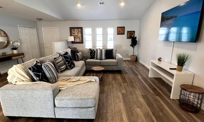 South Venice House | New! Fully Renovated 3/2 Luxury Vacation Home