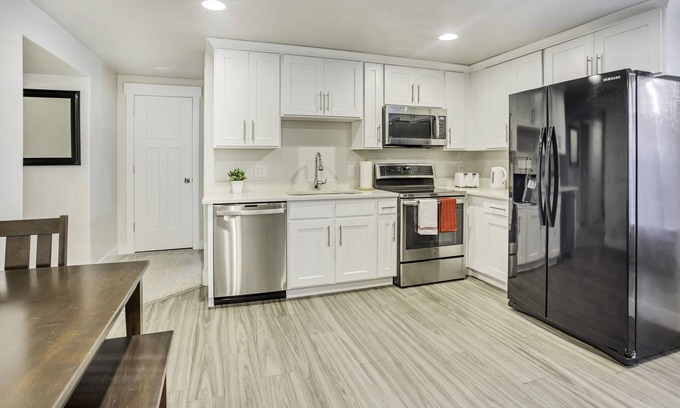 Vineyard Apartment | NEW FURNISHED 2bd APT GREAT for Long Stays