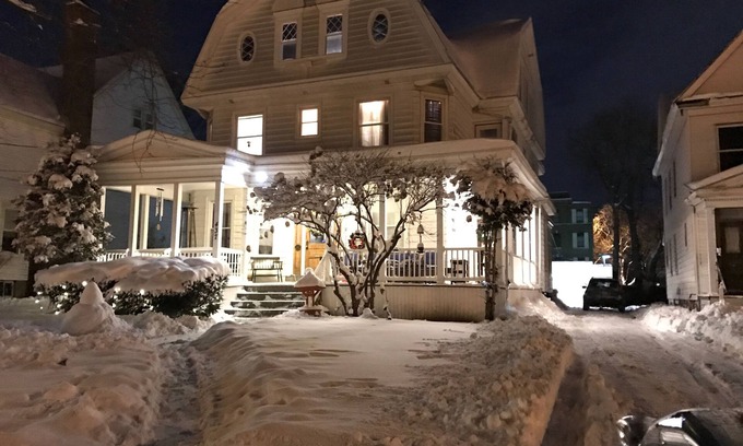 Albany House | /New Giant Victorian 7beds 6 baths