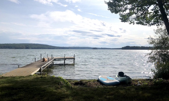 Vassalboro Cottage | New- Golf, Fishing, Kayaks & Waterfront - Private Cottage