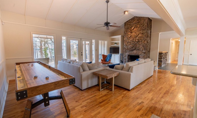 Eden Isle House | NEW Greers Ferry Lakefront home in Eden Isle!