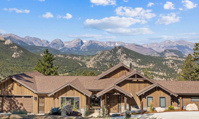 Windcliff Estates House | NEW! Hearthstone Luxury Vacation Rental at Windcliff