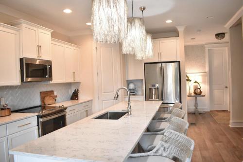 Folly Field House | New! HEATED POOL, BEACH HOUSE, Elevator, Walk to the Beach!