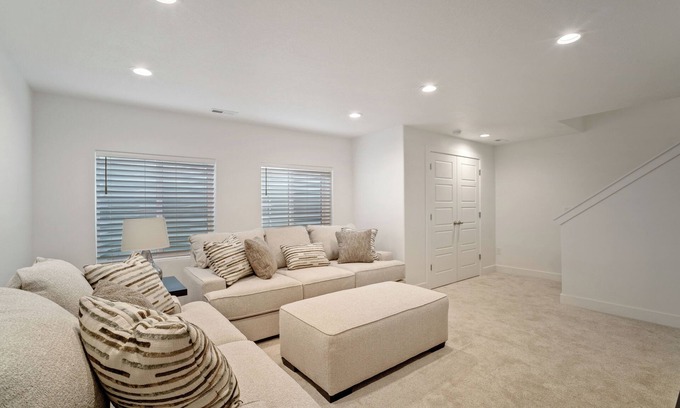 Heber House | New Heber Townhouse + views + 2 car garage + washer + dryer