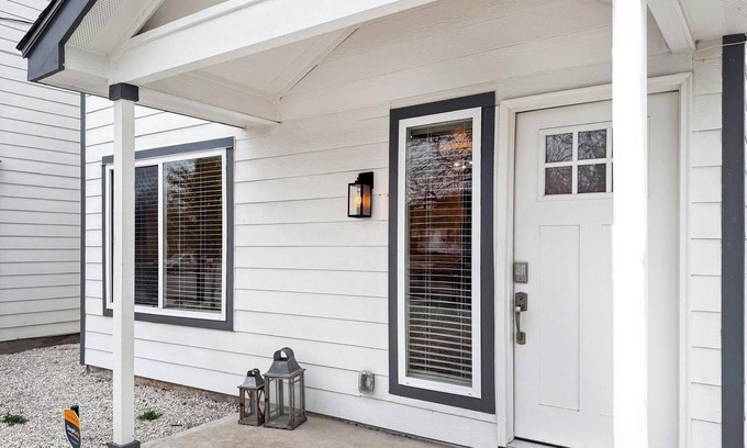 Denver Heights House | NEW Home 3 mi to Downtown & Riverwalk Near BMT grad 1mi to Alamodome-FrostBank