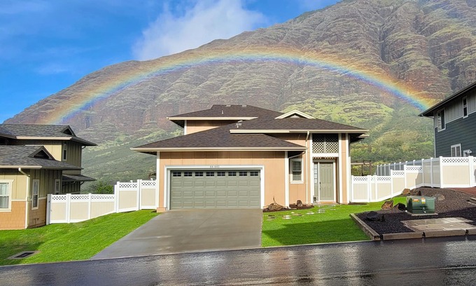 Makaha Valley House | New home. Stunning ocean and mountain views. 5 Minutes from the beach