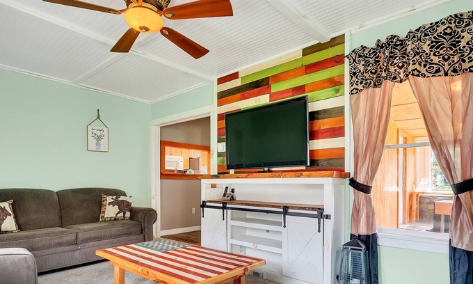 Hartwick House | *NEW*Horth Hollow-Hot Tub!8.3 Miles to Dreams Park