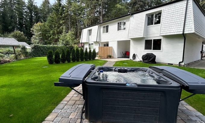 Gig Harbor House | NEW! Hot Tub, 3 BR, Sleeps 6, BBQ, Office, Dogs OK