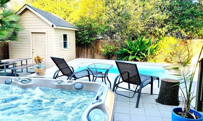 West San Antonio House | NEW HOT TUB! POOL & grill! SeaWorld/Military