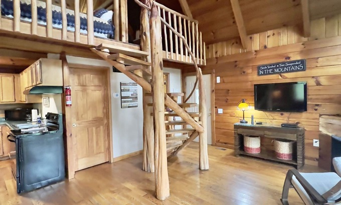 Stanton Cabin | New Hot Tub & Trailer Parking @ Cliff Eagle