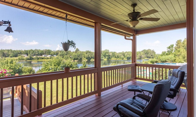 Howland House | NEW! Howland House Escape w/Deck , Yard & River Frontage