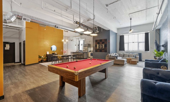 North Oakland Apartment | *New* Huge! Spacious 3 Bedroom in Oakland that sleeps 12! over 3000+ sq ft