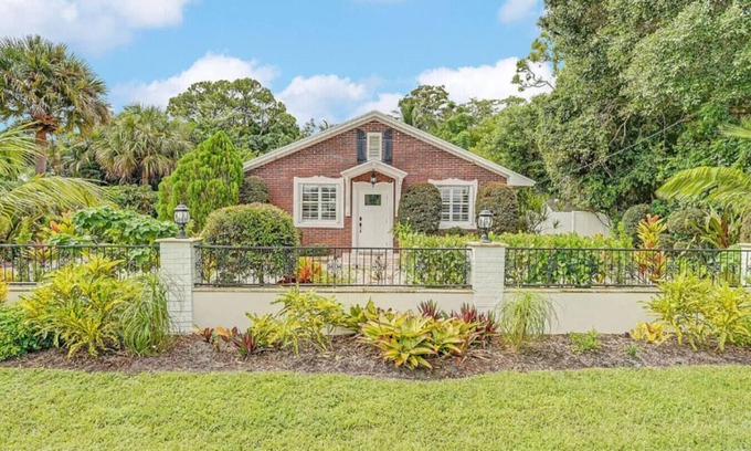 Pine Gardens South House | *NEW* Hugh St. Hideaway w/Pool