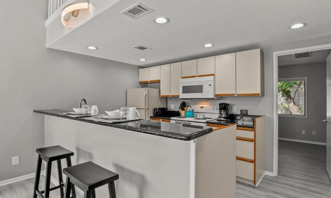 Gulfport Apartment | NEW King with Loft Beach Near Gulf