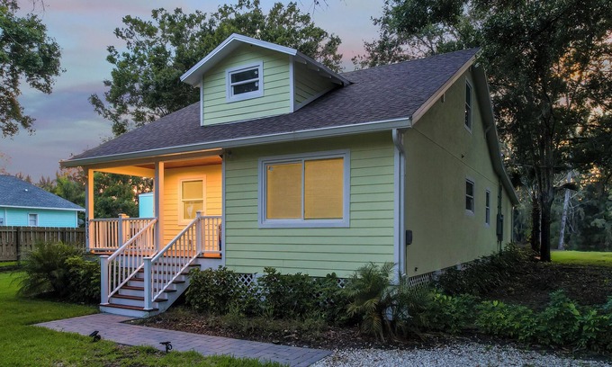 Vero Beach House | NEW LAKE HOUSE Just remodeled All newly furnished with comfort in mind.