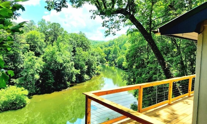 Cherokee Cabin | NEW! Lakefront Cabin-Mnt View-Hot Tub-WIFI-Prime Location-Bryson City/Cherokee