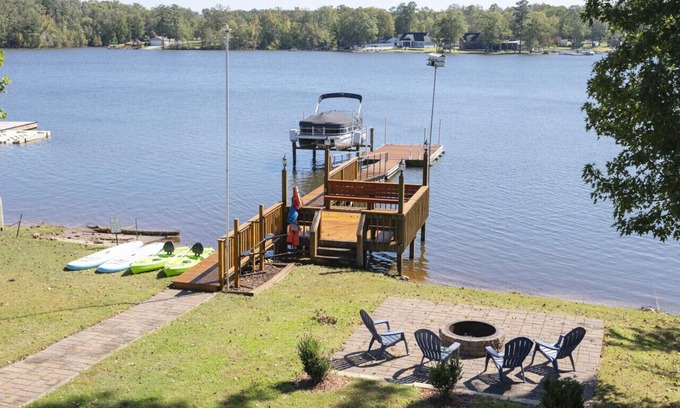 Prosperity House | NEW-Lakeside Getaway w Priv Dock Lake toys & more