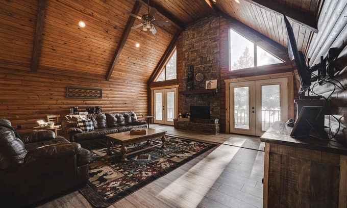 Amity House | *New* LakeWood Cabin at Timber Lodge Ranch