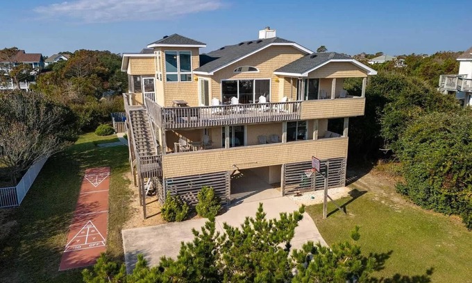 Whalehead Beach House | New Listing! 3 Mins to Beach, Pool, Shuffleboard!