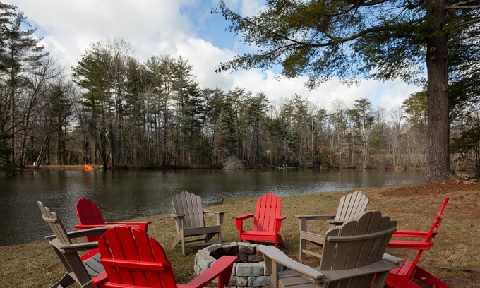 Hendersonville House | 🦆 New Listing - 5BR/3BA, Pond, Dog Friendly, Close to Everything! 🦆