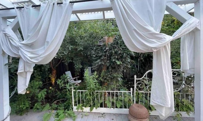 Rose City Park Bed & Breakfast | NEW LISTING-Adorable Craftsman, great neighborhood