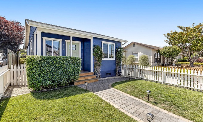 Seaside House | New listing! Adorable home in Monterey w/ backyard, firepit, & grill!