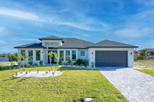 Burnt Store Villa | New listing - Amazing new 3beds/3baths Gulf access villa w. heated pool and outdoor kitchen!